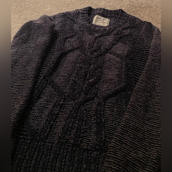 A&F Sweater Size Small - Picture 3 of 3